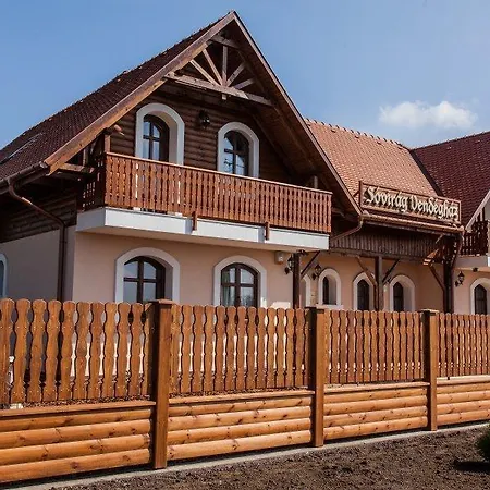 בית הארחה Sovirag Vendeghaz