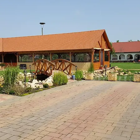 בית הארחה Sovirag Vendeghaz *