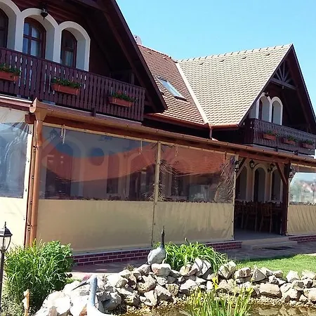 בית הארחה Sovirag Vendeghaz