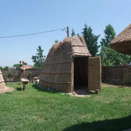 Sovirag Vendeghaz בית הארחה *