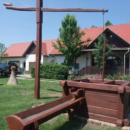 Sovirag Vendeghaz בית הארחה *