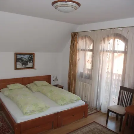 Sovirag Vendeghaz בית הארחה *