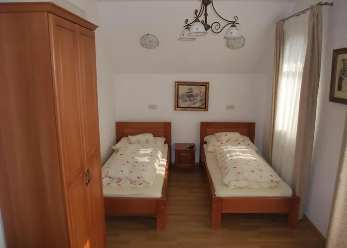 Sovirag Vendeghaz *